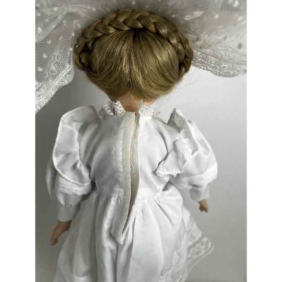 Collectible Porcelain Doll First Communion‎ Dress Veil & Cross Blonde Hair - Picture 6 of 8